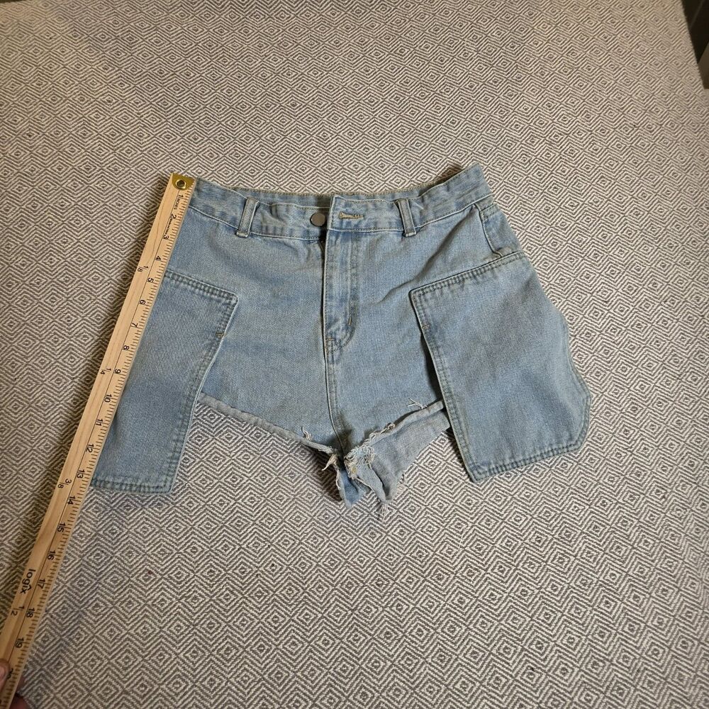 Women’s M Light Wash Denim Shorts Frayed Hem Pockets Statement Piece